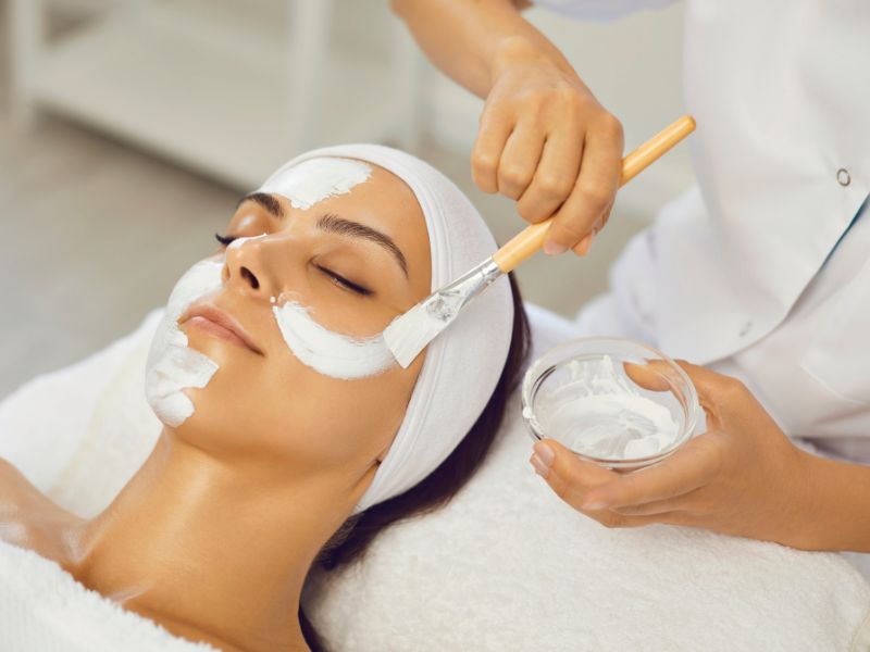 woman receiving oxygen treatment facial by an esthician